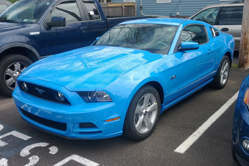 Ford Mustang черно бирюзовая