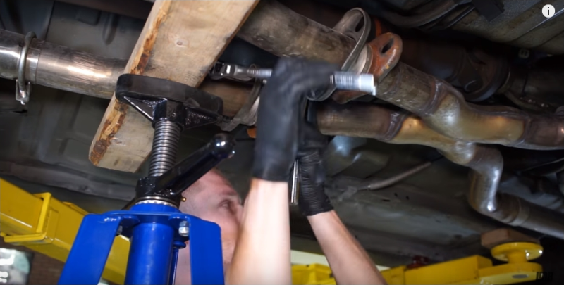 How To Install Mustang Cat Back Exhaust Kit (96-04) - How To Install Mustang Cat Back Exhaust Kit (96-04)