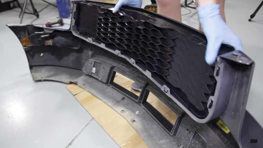 How To Install SVE Mustang Bullitt Grille (05-09) - How To Install SVE Mustang Bullitt Grille (05-09)